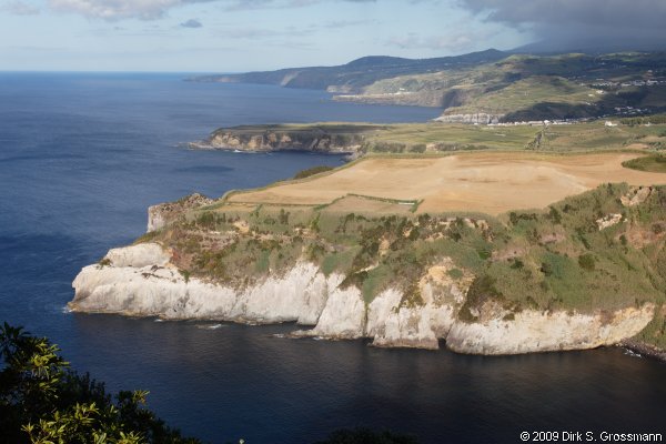 Coast near Ribeirinha (Click for next image)