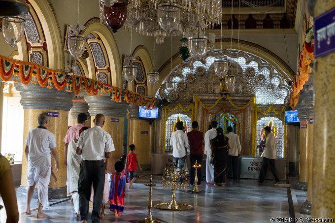 Shri Mahalakshmi Temple Interior (Click for next image)